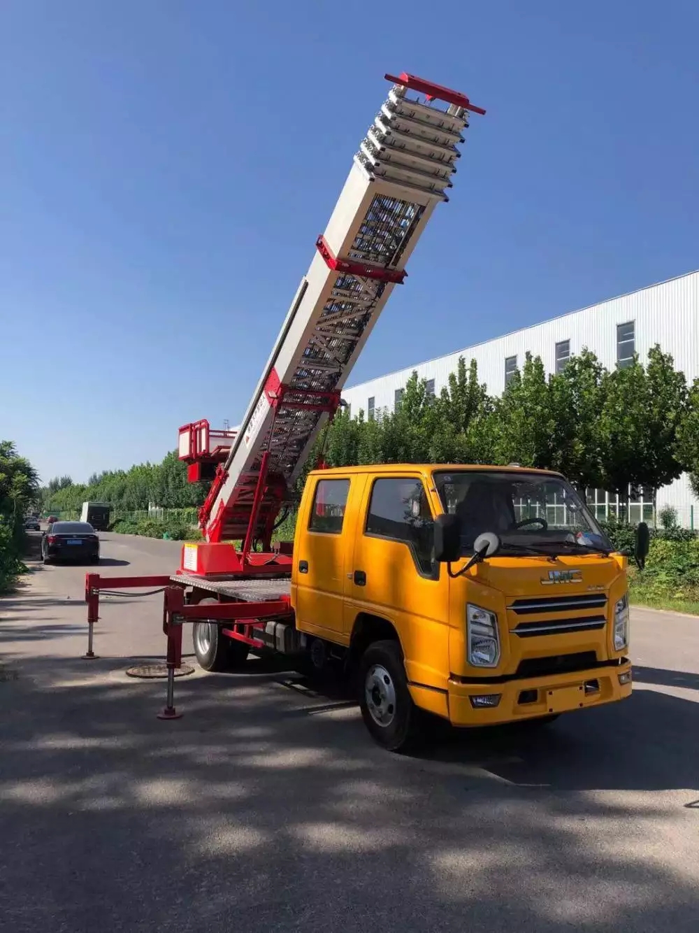 平武附近的云梯车出租服务：轻松解决高空作业需求