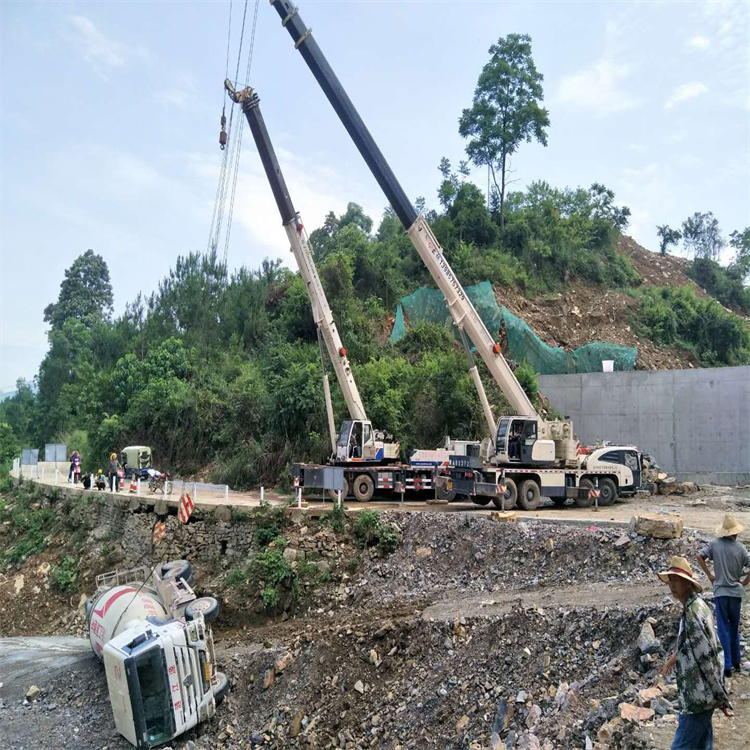 平武汽车掉沟里叫吊车救援要多少钱