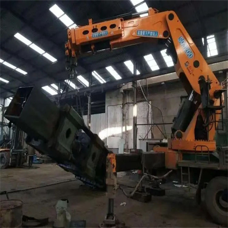 平武130吨折臂吊车出租吊机租赁附近电话